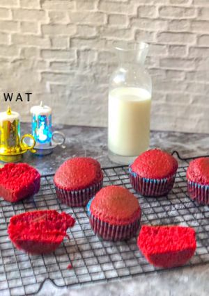 A picture of Red velvet cupcakes.