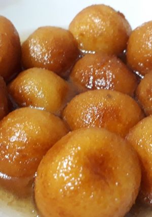 A picture of Rava gulab jamun.