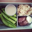 Eat clean: cơm gạo lứt, rau luộc, trứng luộc, thịt áp chảo