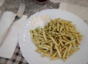 Una foto de Macarrones con ajo y perejil