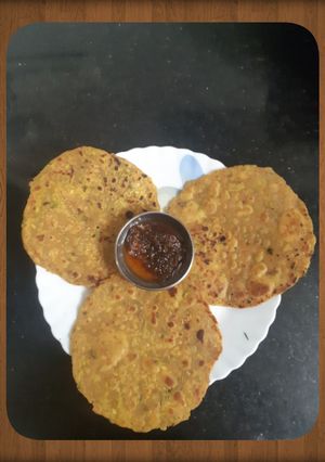 મગ ની દાળ નાં થેપલા (Moong Dal Thepla Recipe In Gujarati) રેસીપી મુખ્ય ફોટો