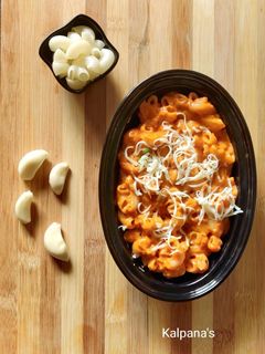क्रिमी रेड सॉस पास्ता (pasta recipe in marathi) रेसिपी चे मुख्य फोटो