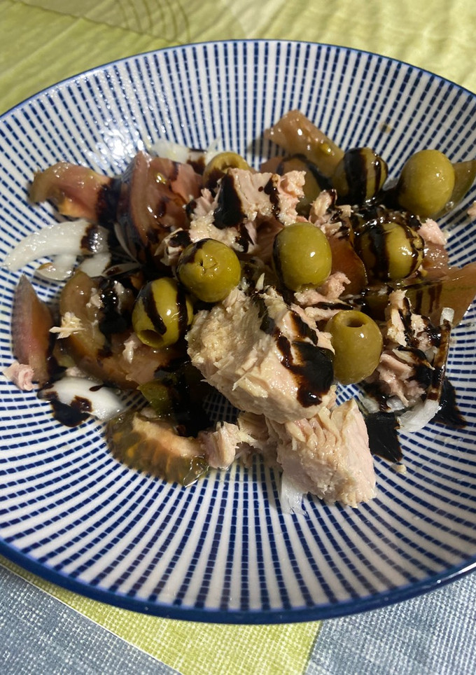 Una foto de Ensalada de atún