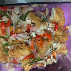 A picture of Ayam sambel kecombrang.