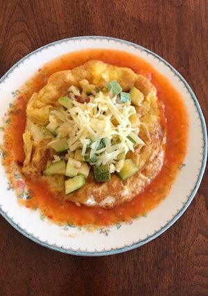 Una foto de TORTILLA CON SALSA DE CHIPOTLE Y CALABACITAS ©