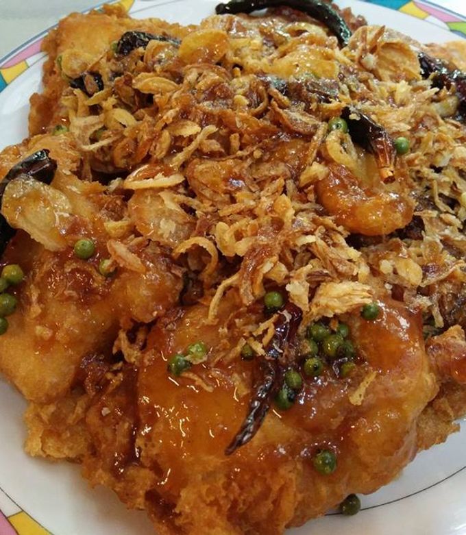 รูปของ ปลาดอลรีทอดราดซอสมะขาม