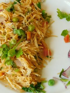 கலர்ஃபுல் சேமியா உப்புமா(semiya upma recipe in tamil) செய்முறை முக்கிய புகைப்படம்
