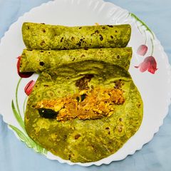A picture of Green chappathi roll with egg burji.