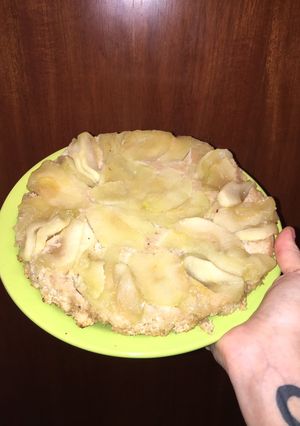 Una foto de Torta invertida de manzana y coco 🍎🥥