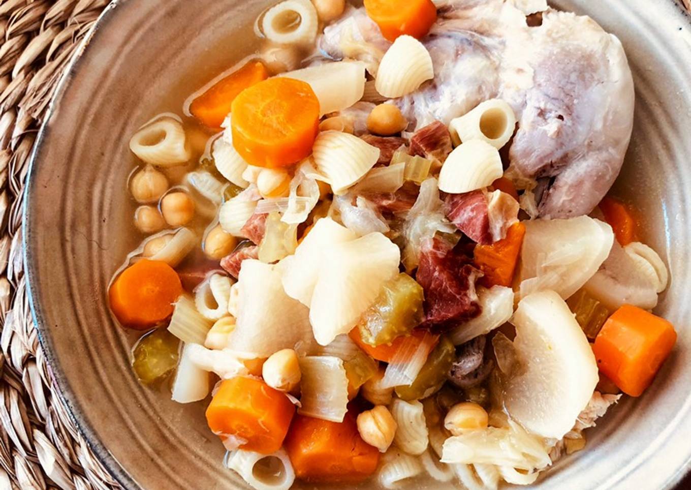 Sopa de pollo con verduras y garbanzos en olla FussionCook FC7 Smart