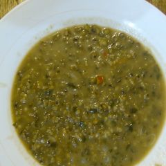 A picture of Green grams(dengu) with chapati.