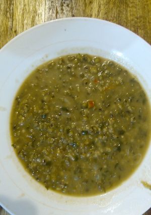 A picture of Green grams(dengu) with chapati.