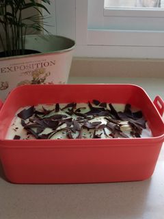 Una foto de Tarta de galletas y chocolate blanco Tupperware