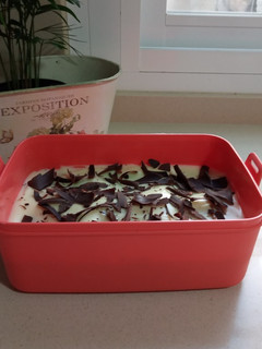 Una foto de Tarta de galletas y chocolate blanco Tupperware