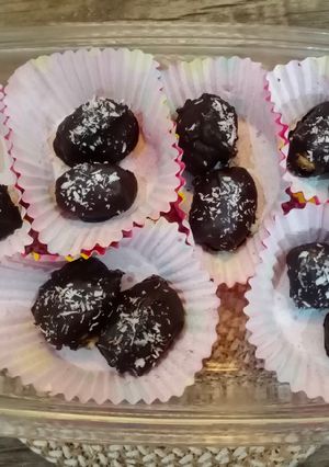 A picture of Chocolate stuffed khajoor.