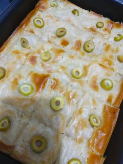 صورة لوصفة جلاش بالبسطرمه والموزاريلا 😋