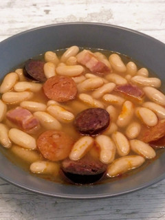 Una foto de Fabada asturiana