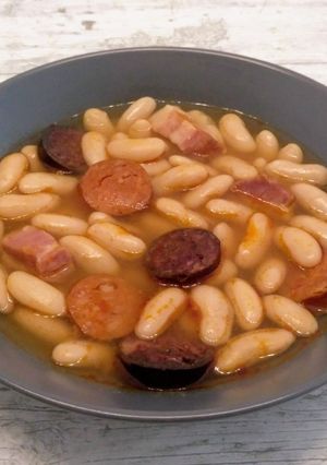 Una foto de Fabada asturiana