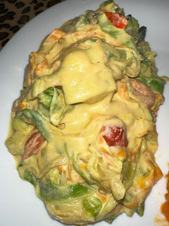 Una foto de Fideos de zucchini y zanahoria con salsa de tofu. VEGANO SIN GLUTEN