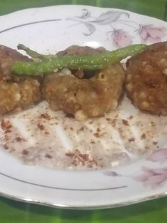 साबुदाणा बटाटा वडा (sabudana batata vada recipe in marathi) रेसिपी चे मुख्य फोटो 
