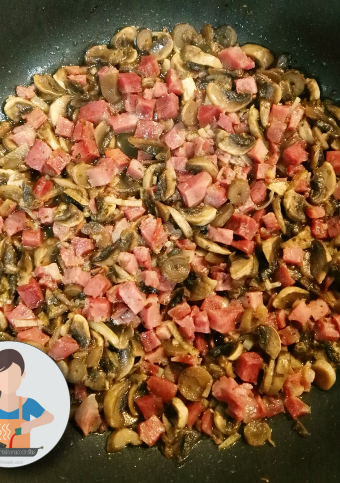 Una foto de Champiñones con jamón