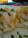 Rollos de pechuga de pollo relleno de langostino y espinacas