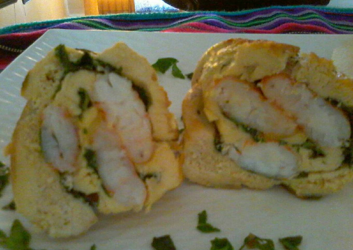 Rollos de pechuga de pollo relleno de langostino y espinacas