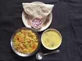 વેજ વધારેલી ખીચડી (Veg Vaghareli Khichdi Recipe In Gujarati)