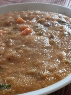 Una foto de Sémola de maíz con verduras