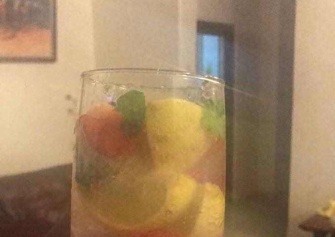 Virgin Strawberry Mojito