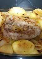 Solomillo De Cerdo Al Horno Con Patatas Y Cebolla Caramelizada