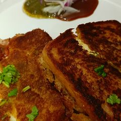 A picture of Amritsari paneer chole sandwich.