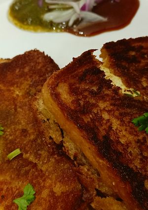 A picture of Amritsari paneer chole sandwich.