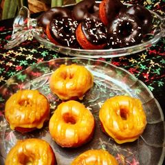 A picture of Donuts with lemon and chocolate glaze.