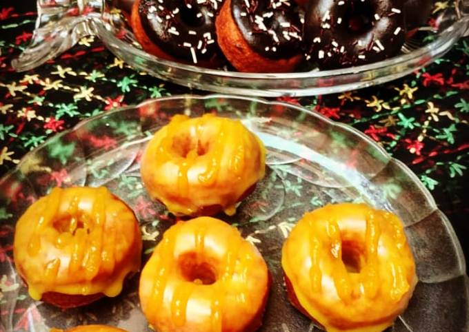 Langkah Mudah untuk Menyiapkan Donuts with lemon and chocolate glaze yang Lezat
