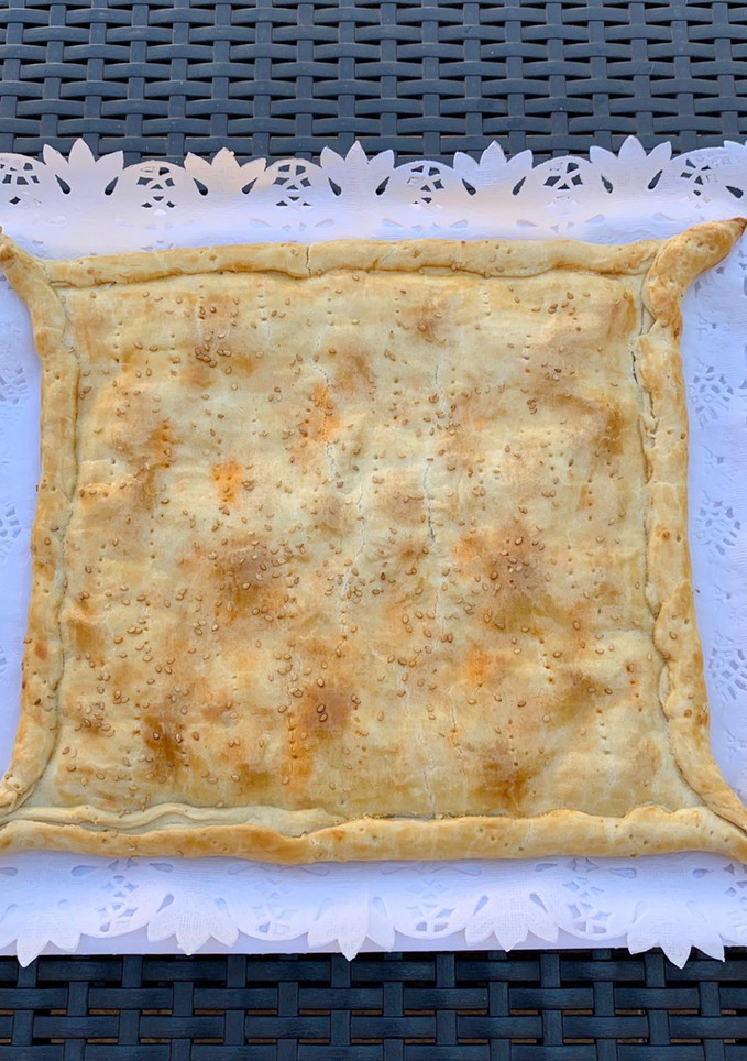 Una foto de Empanada de jamón y queso diferente