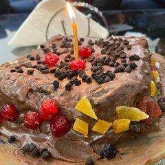 A picture of Chocolate cake with chocolate base in microwave.