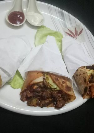 A picture of Rajma cheese wraps.