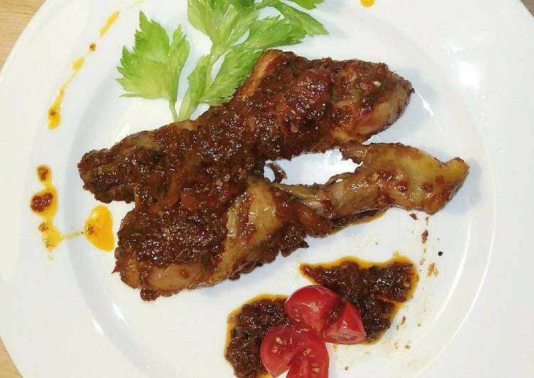 Bagaimana Menyiapkan Ayam Bumbu Rujak Surabaya (resep ibu) yang Enak Banget