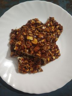 ડ્રાયફ્રુટ ચીક્કી (Dryfruit Chikki Recipe in Gujarati) રેસીપી મુખ્ય ફોટો