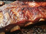 Una foto de costillas de cerdo al horno