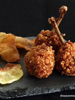 Una foto de Chupa-Chups de muslo de codorniz