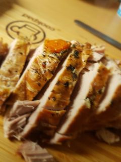 O poză a rețetei Carne de porc, vită și piept de curcan în folie la cuptor.