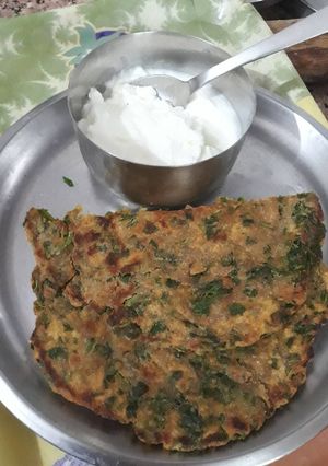 A picture of Bathua Parantha.