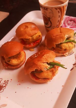 मुंबई स्टाइल बड़ा पाव (mumbai style bada pav recipe in Hindi) रेसिपी मुख्य फोटो