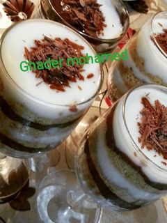 صورة لوصفة كاسات الكاسترد بطبقات البسكويت