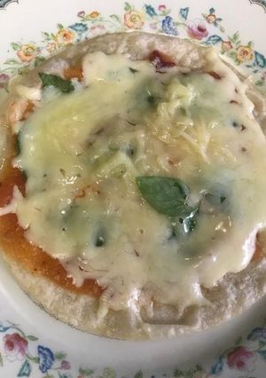 Una foto de Pizza con tortilla de harina