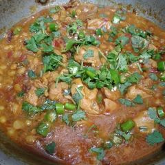 A picture of Daal Chicken.