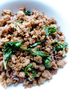 Hình của món Bò Xào Lá Quế.