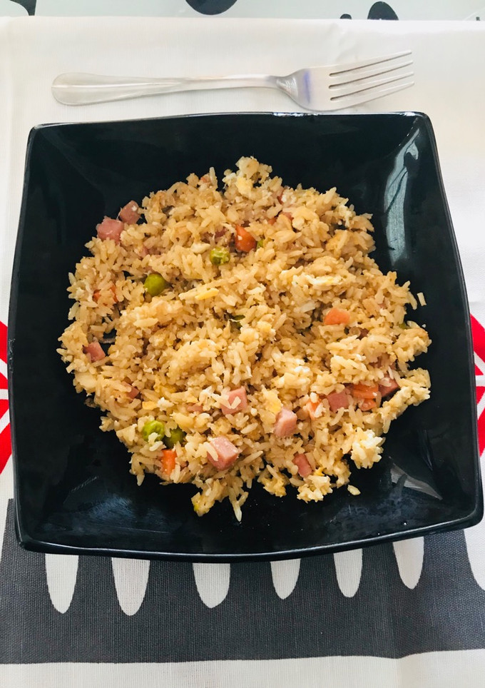 Una foto de Arroz tres delicias